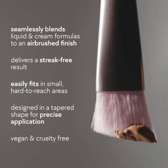 Kylie Cosmetics Concealer Brush - Picture 2 of 3